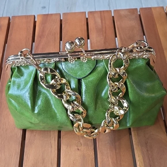 Elegant Green Bag With Gold Chain - Picture 2 of 10